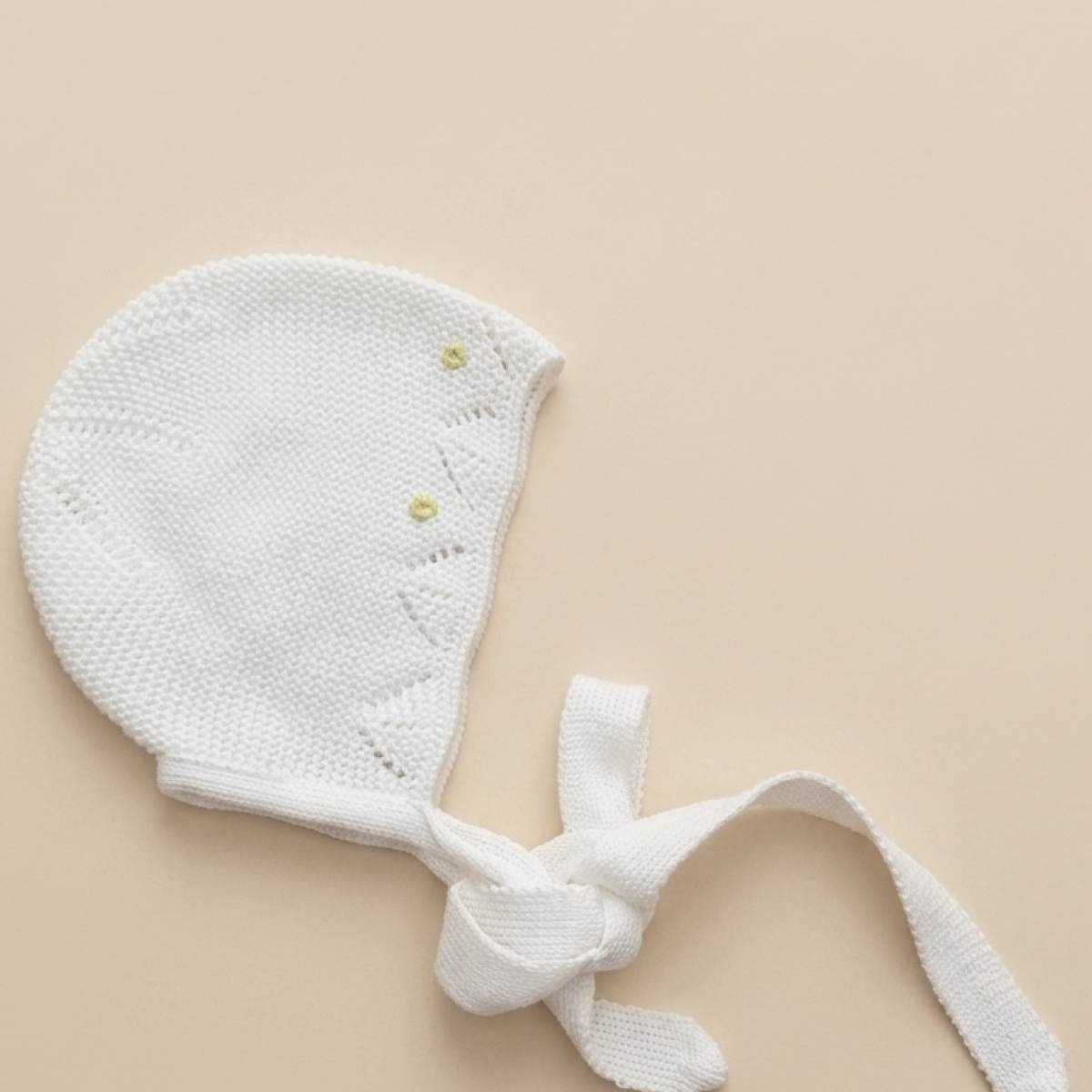 Ver Gorro bebé blanco margarita bordado