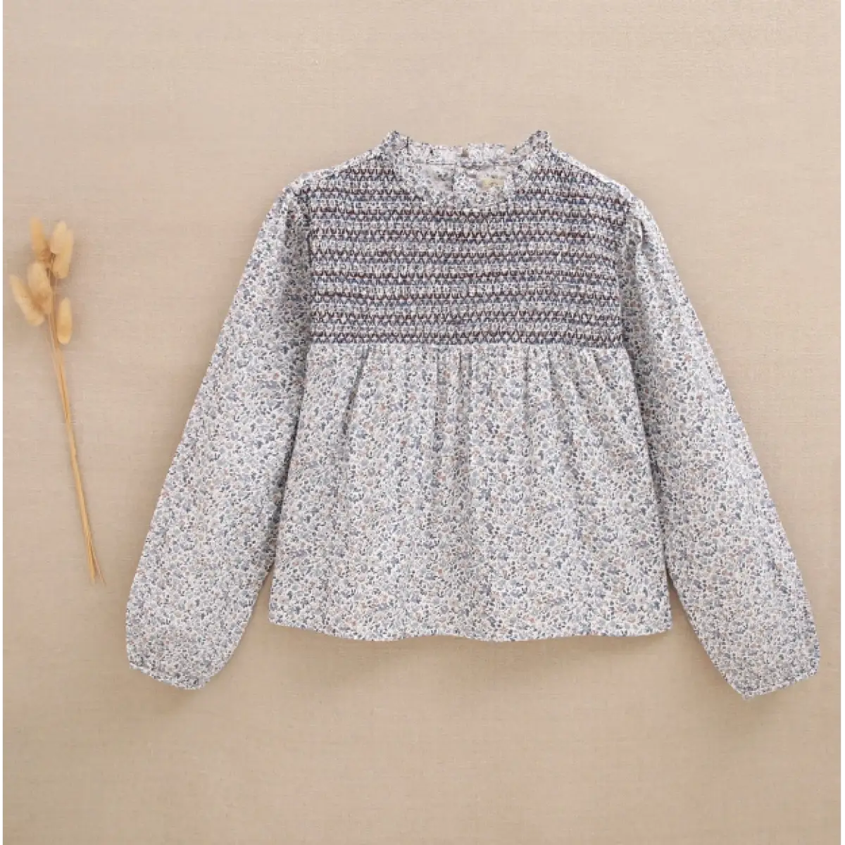 Ver Blusa pechito elástico flores azules