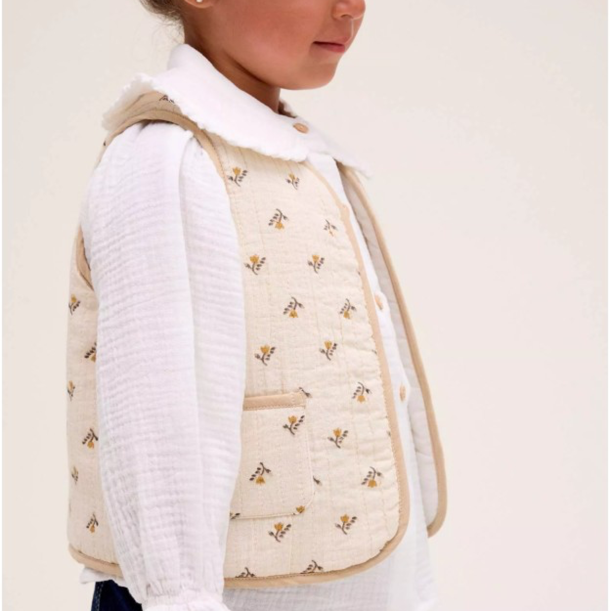 Ver Chaleco niña beige flores mostaza