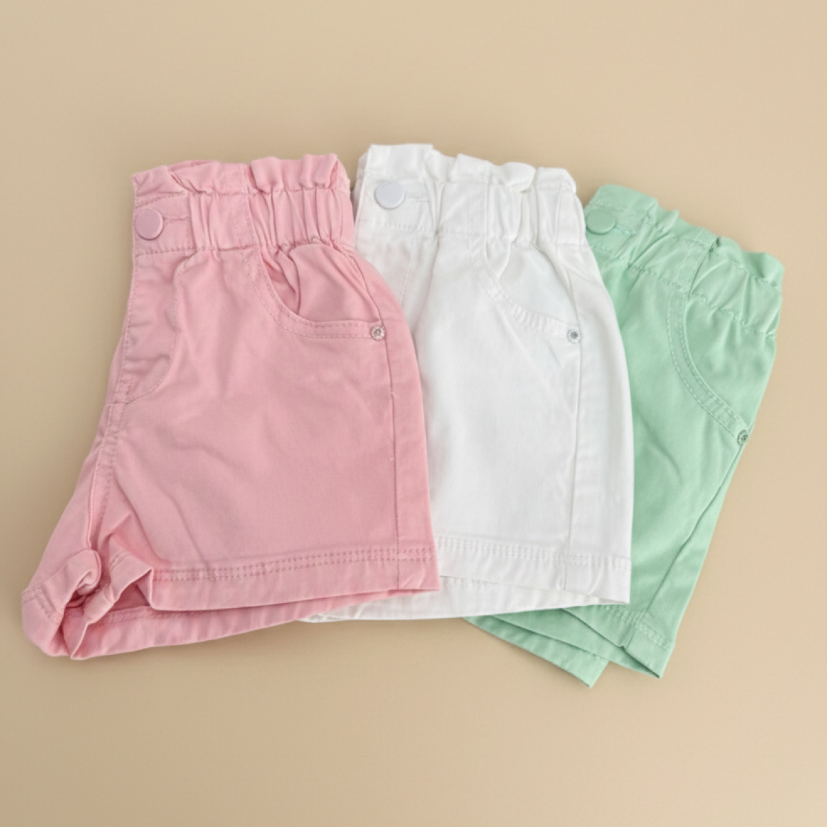 Ver Pantalón corto bebé niña rosa/verde/blanco