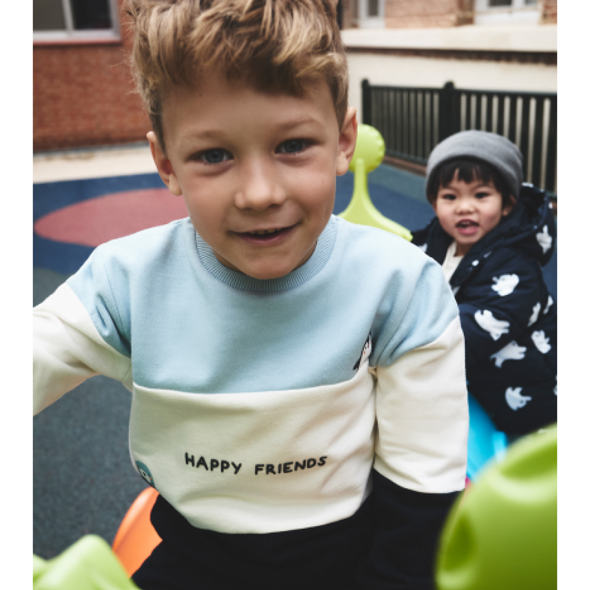 Ver Conjunto niño happy friends