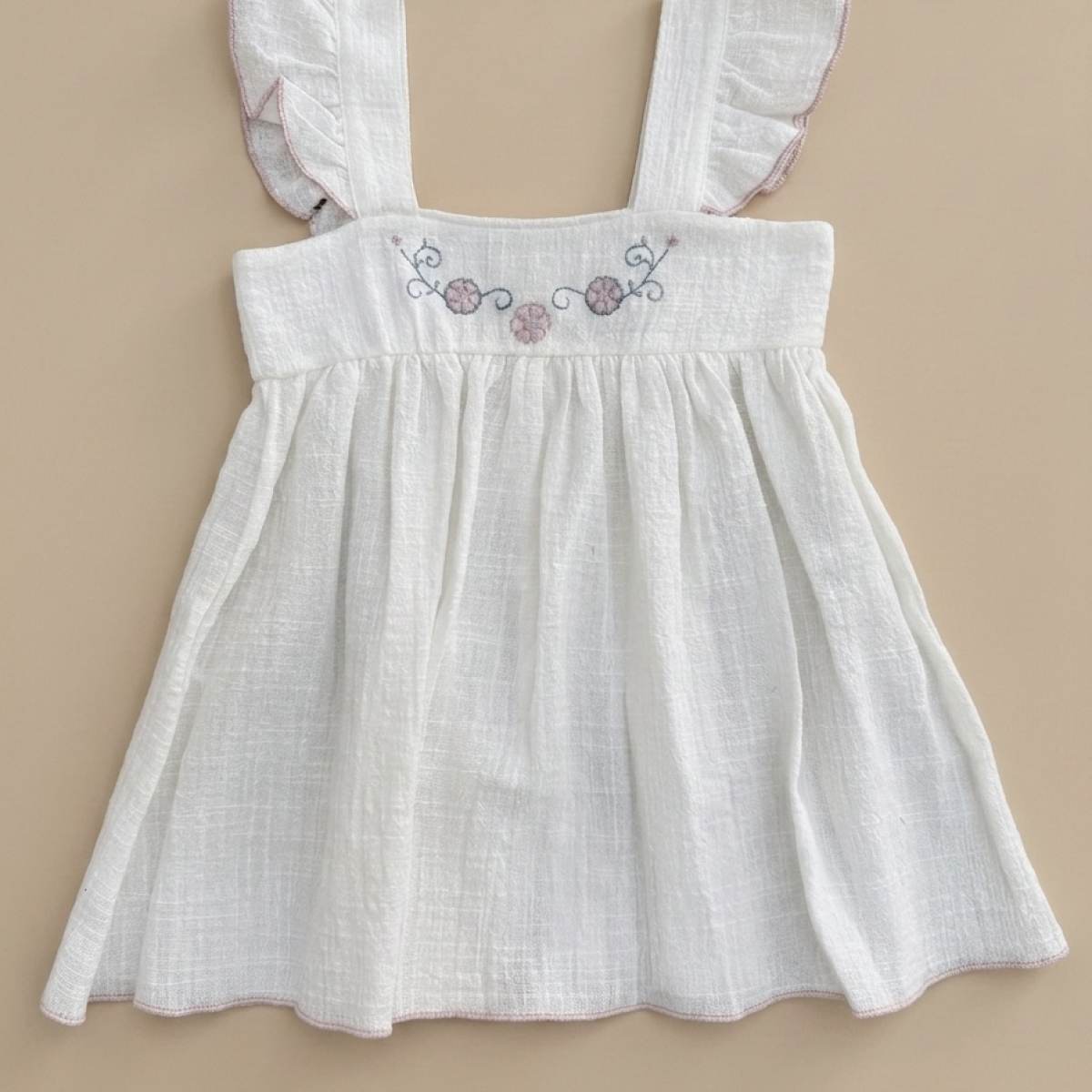 Ver Vestido niña tirantes flor bordada vinculo