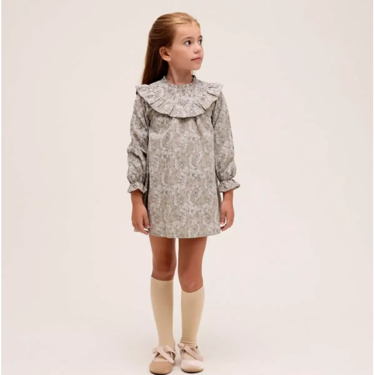 Ver Vestido de niña verde de flores y volante cuello