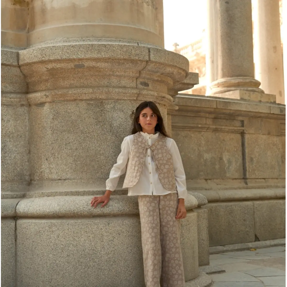 Ver Pantalón niña lino beige flores