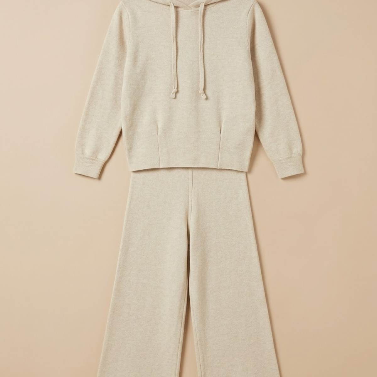 Ver Conjunto punto niña beige capucha