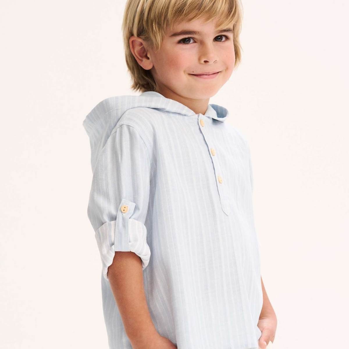 Ver Camisa niño celeste capucha