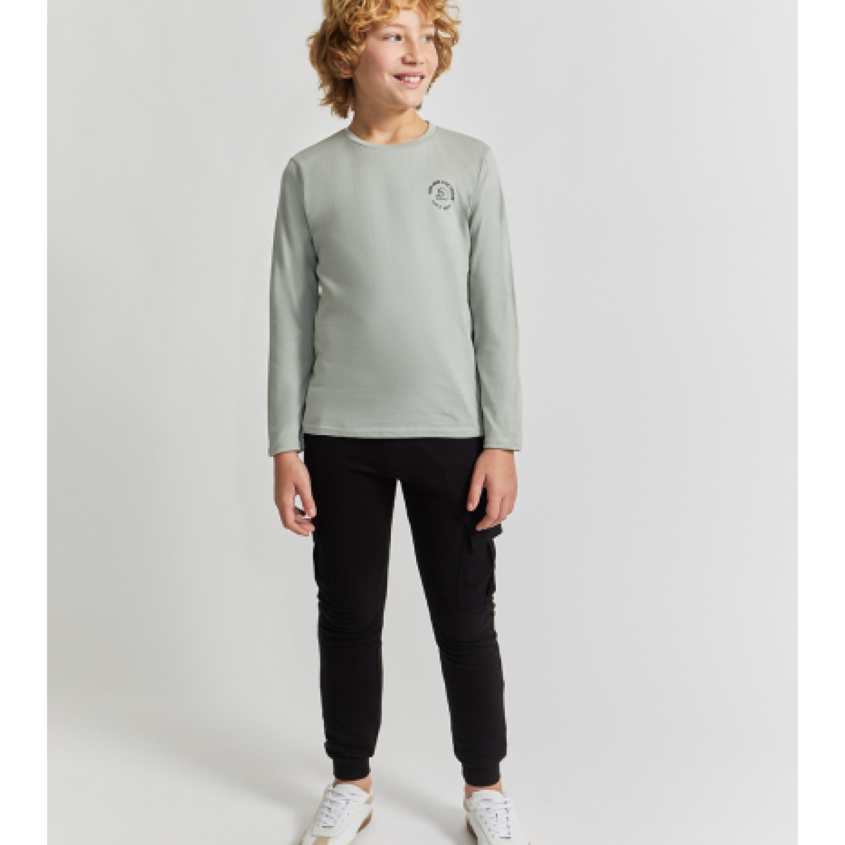 Ver Pantalón jogging cargo niño negro (con pelo)