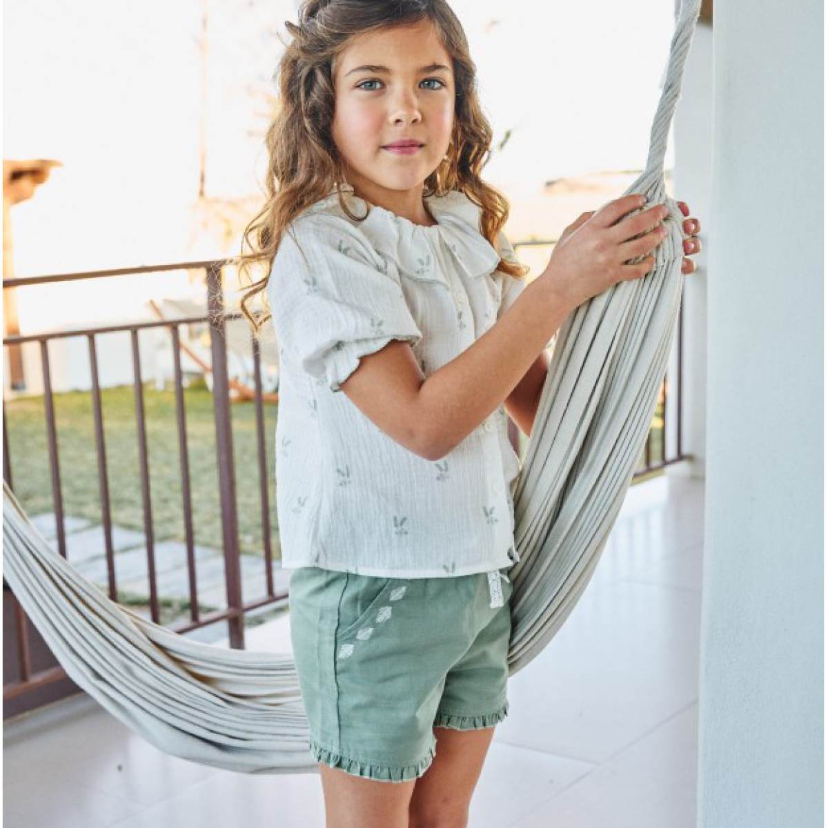 Ver Pantalón corto niño lino verde