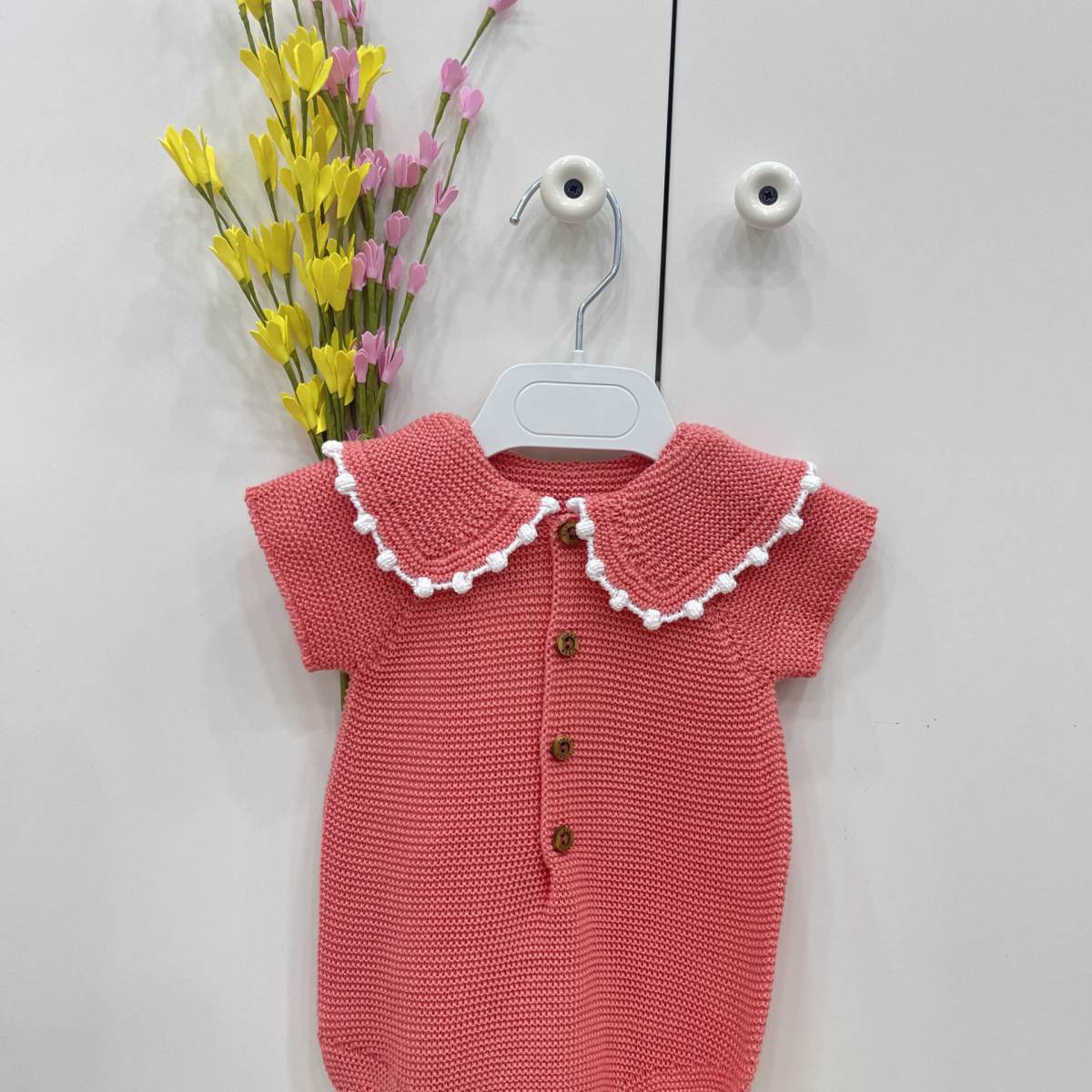 Ver Pelele hilo cuellos coral/blanco